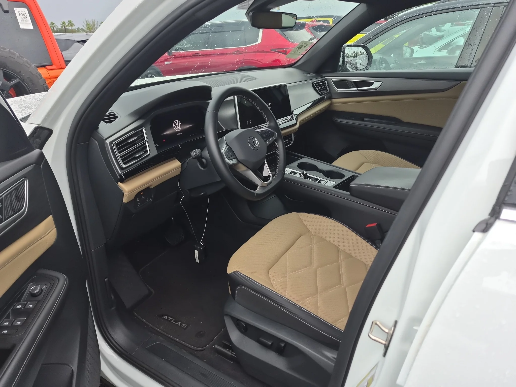 Used 2024 Pure White Volkswagen 2.0T SE image 5