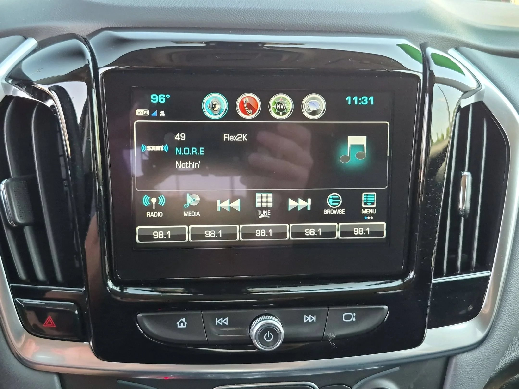 Used 2019 Graphite Metallic Chevrolet LT Cloth image 12