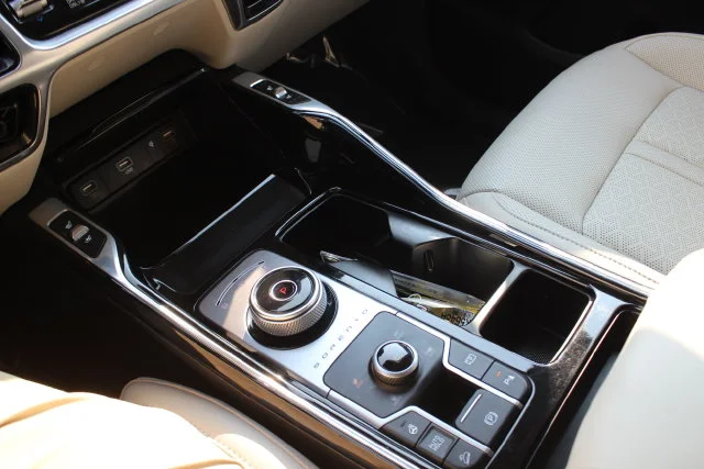 Used 2023 White Kia SX Prestige image 13