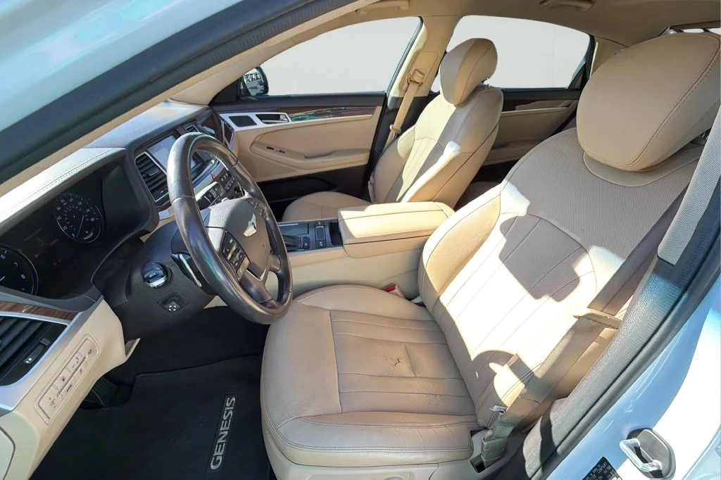Used 2015 White Hyundai 3.8 image 17