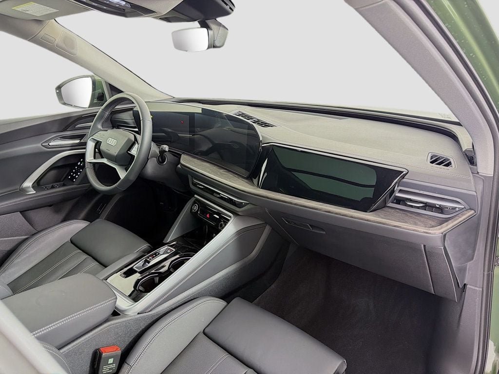 Used 2025 District Green Metallic Audi Premium Plus 2.0 TFSI quattro image 31