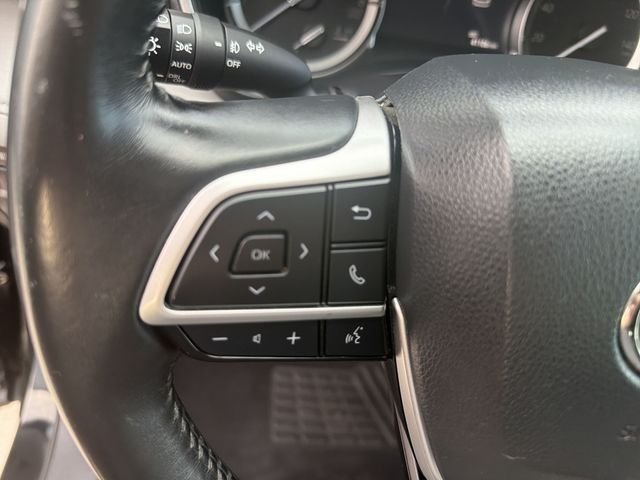 Used 2022 Black Toyota XLE image 17