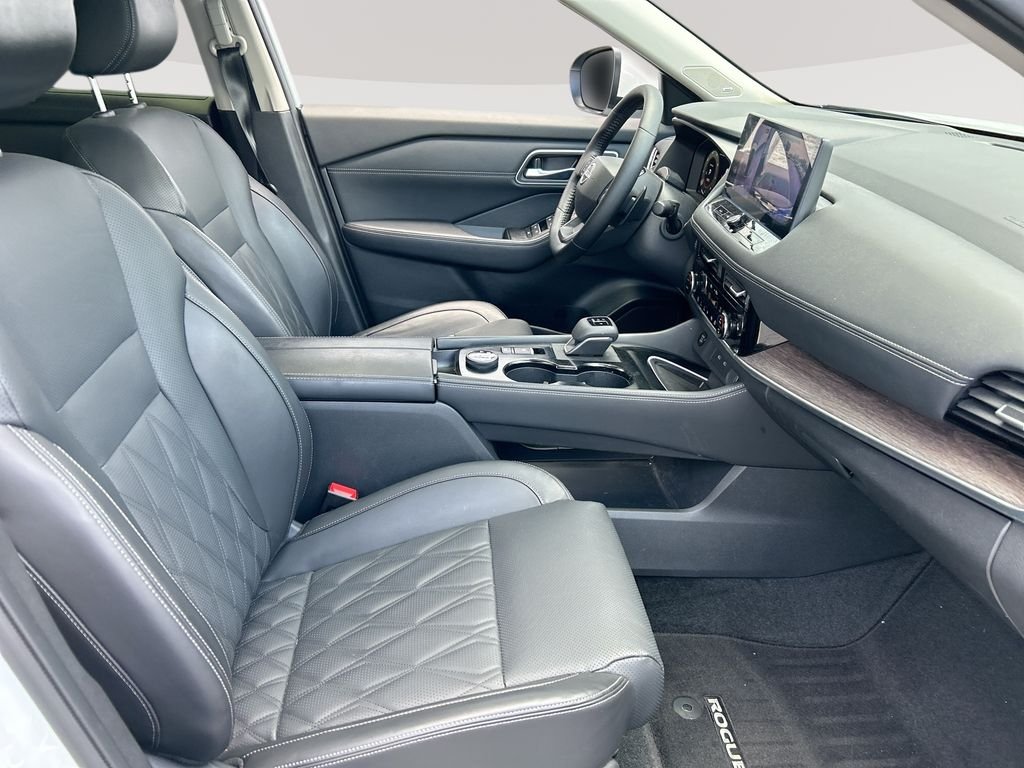 Used 2025 White Nissan Platinum image 30