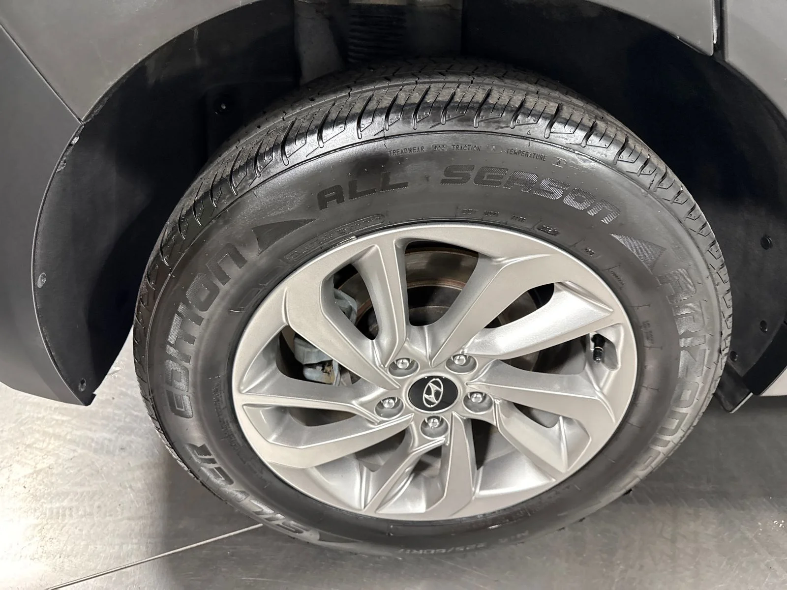 Used 2018 Molten Silver Hyundai SEL image 13