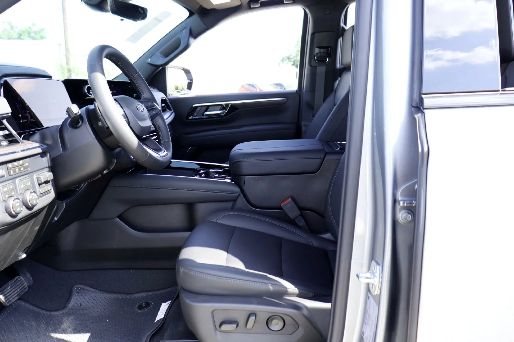 New 2026 Gray Chevrolet Z71 image 7