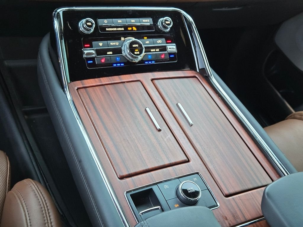 Used 2024 Silver Lincoln Reserve image 38