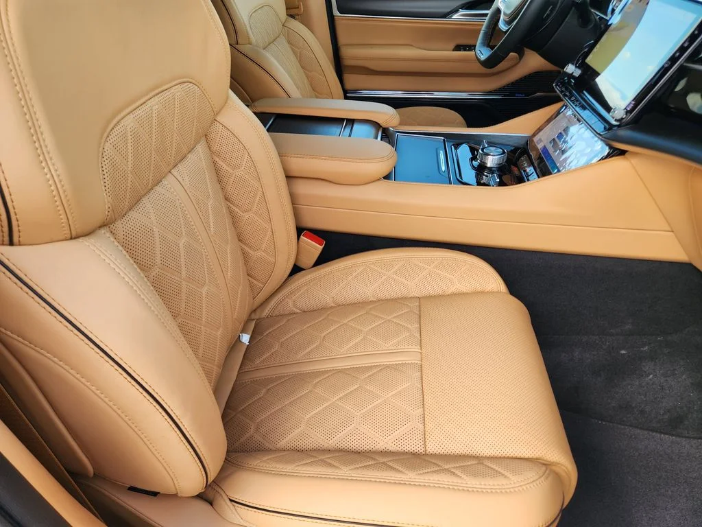 New 2026 Bright White Clearcoat Jeep Summit Reserve image 10
