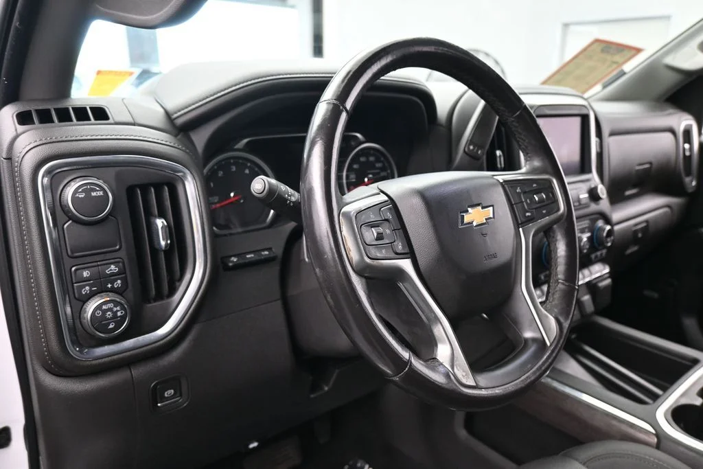 Used 2022 Iridescent Pearl Tricoat Chevrolet LTZ image 14