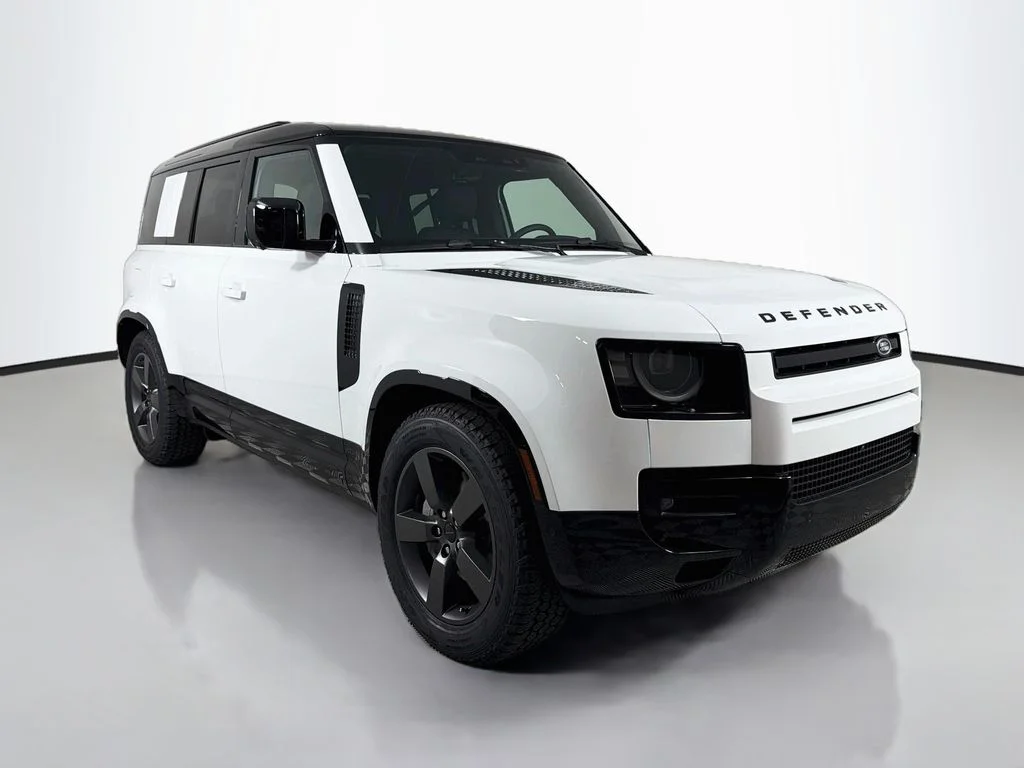 New 2026 Fuji White Land Rover X-Dynamic SE image 3
