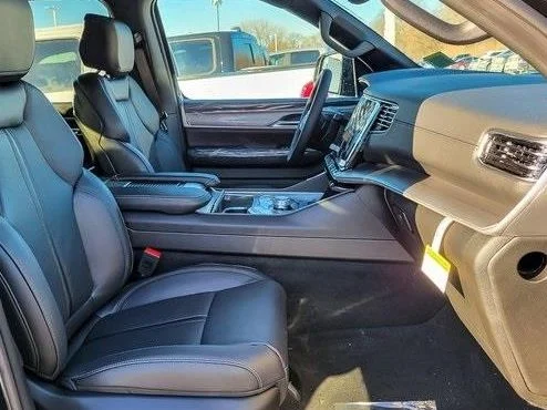 New 2026 High Gloss Black Exterior Paint Jeep Limited Altitude image 29