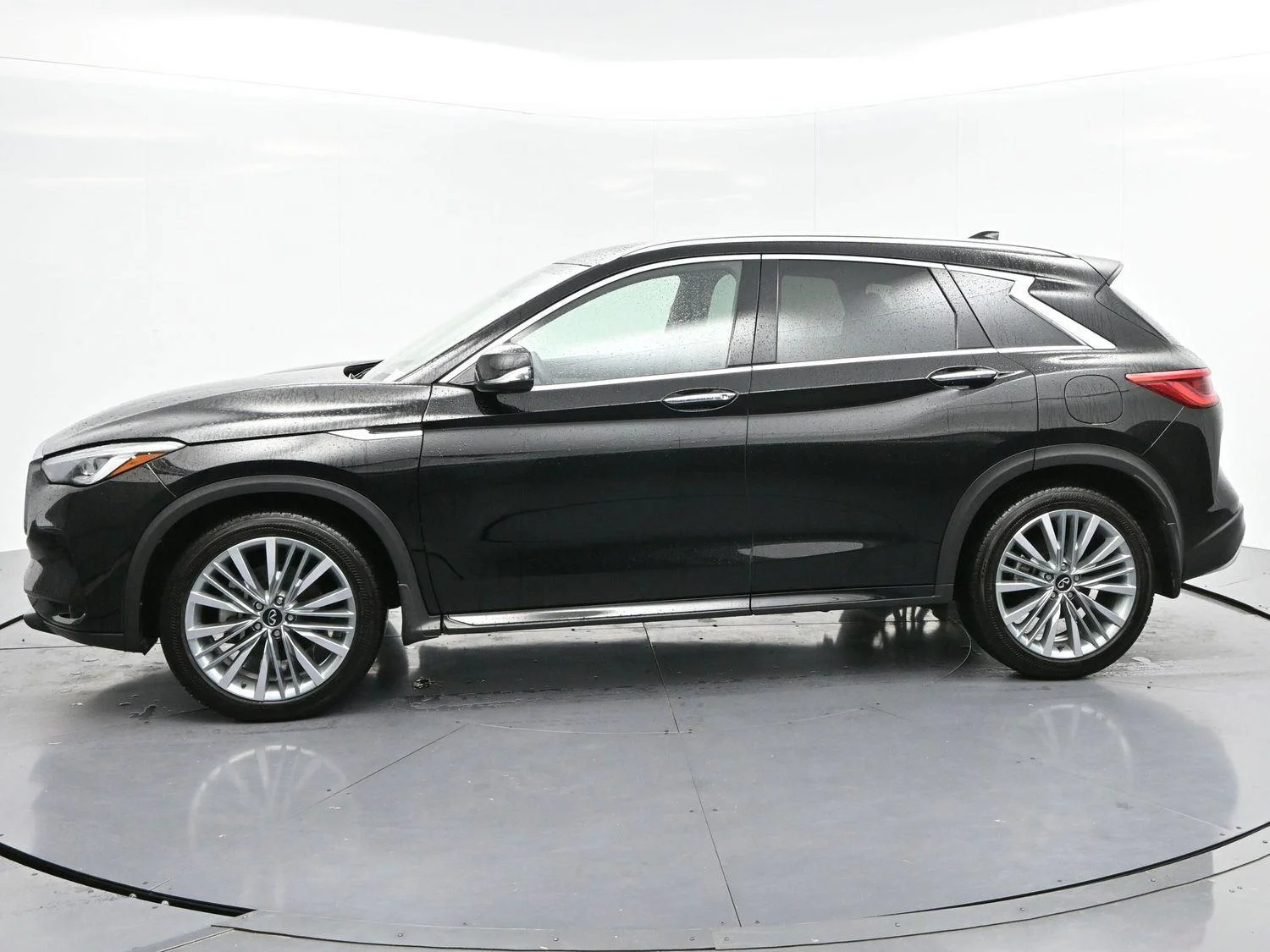 Used 2024 Black Obsidian INFINITI SENSORY image 4