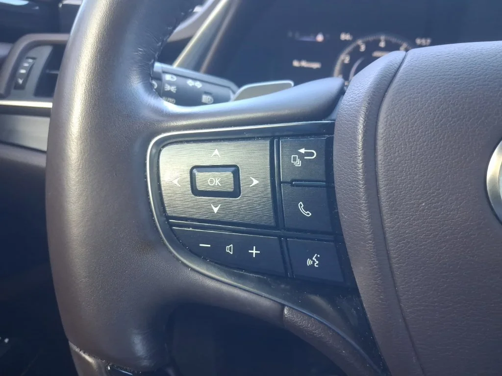 Used 2021 White Lexus 350 image 31