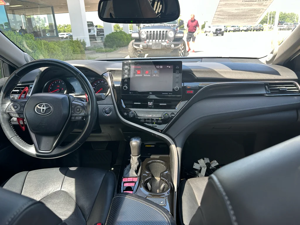 Used 2022  Toyota XSE V6 image 16