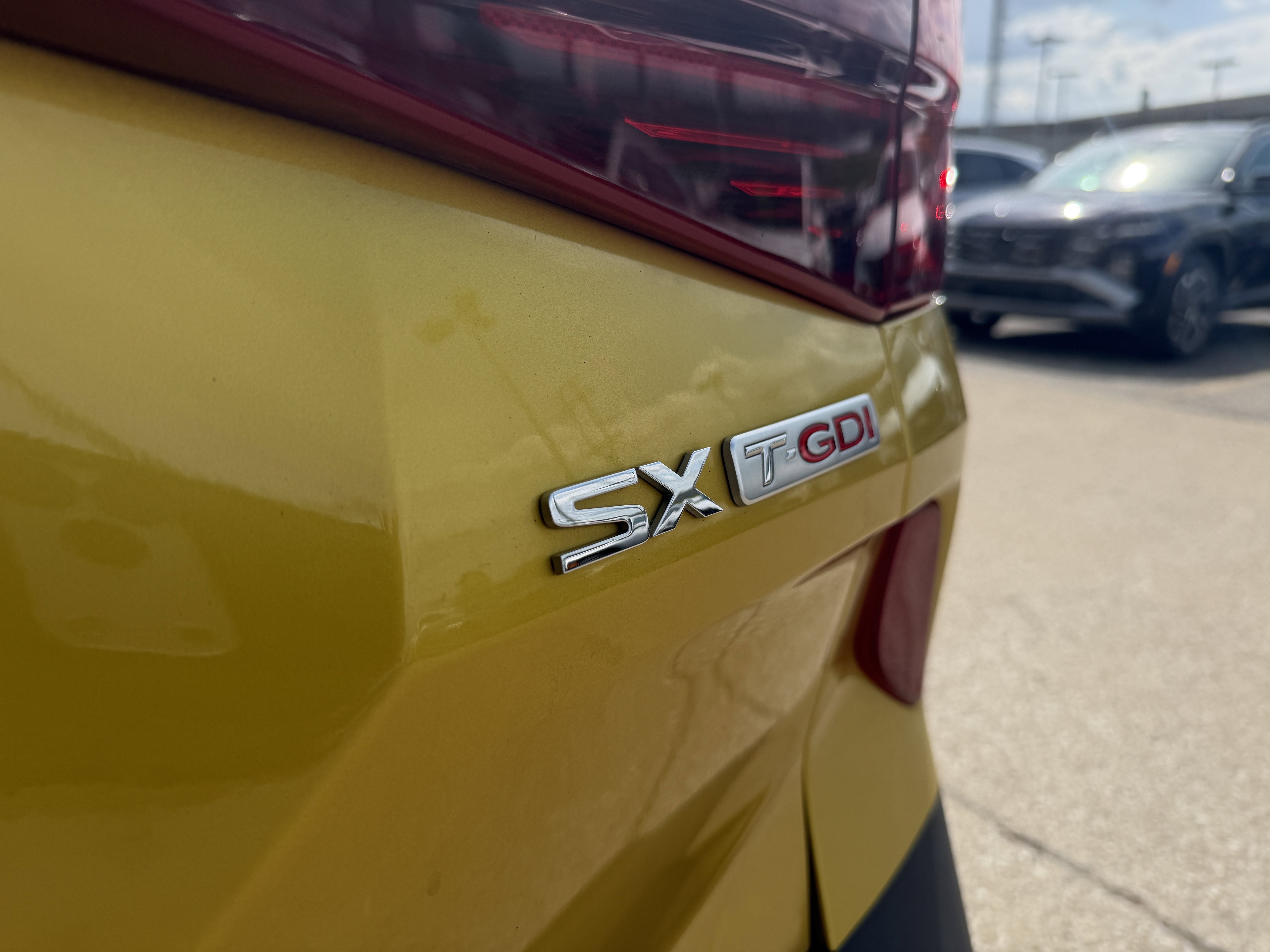 Used 2021 Starbright Yellow Kia SX image 9