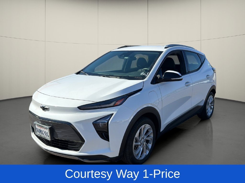 Used 2023 White Chevrolet LT image 4
