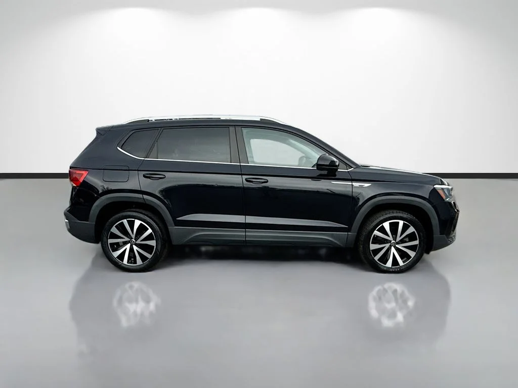Used 2022 Black Volkswagen 1.5T SE image 2