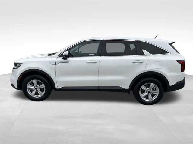 Used 2022 White Kia LX image 4