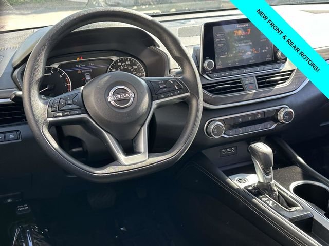 Used 2023 Black Nissan 2.5 SV image 2