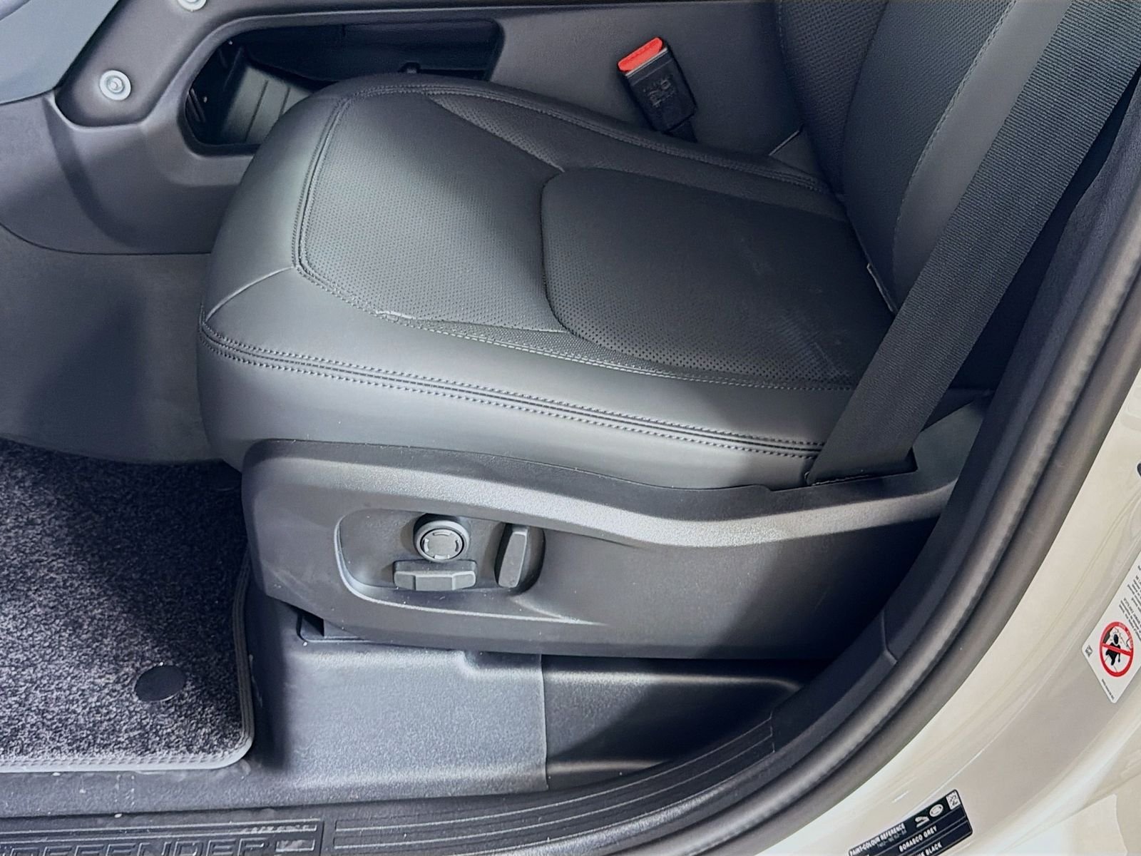 New 2026 Borasco Grey Land Rover X-Dynamic SE image 25