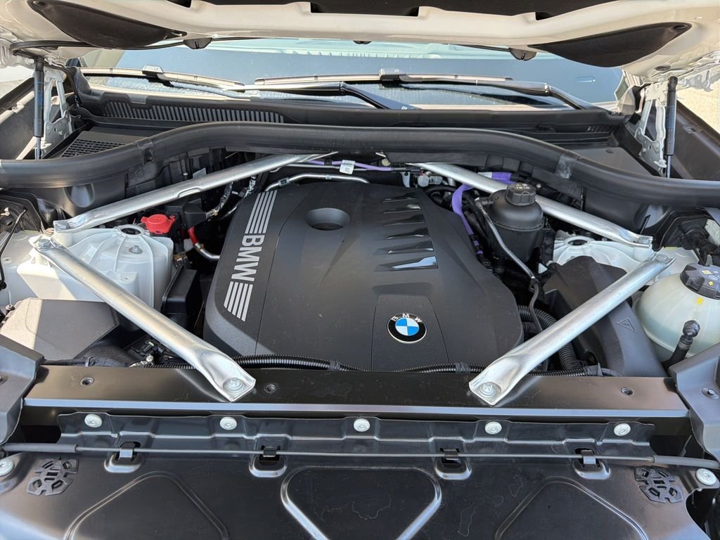 Used 2024 Alpine White BMW xDrive40i image 13