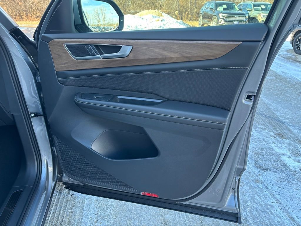 New 2026 Silver Volkswagen 2.0T SE w/Technology image 10