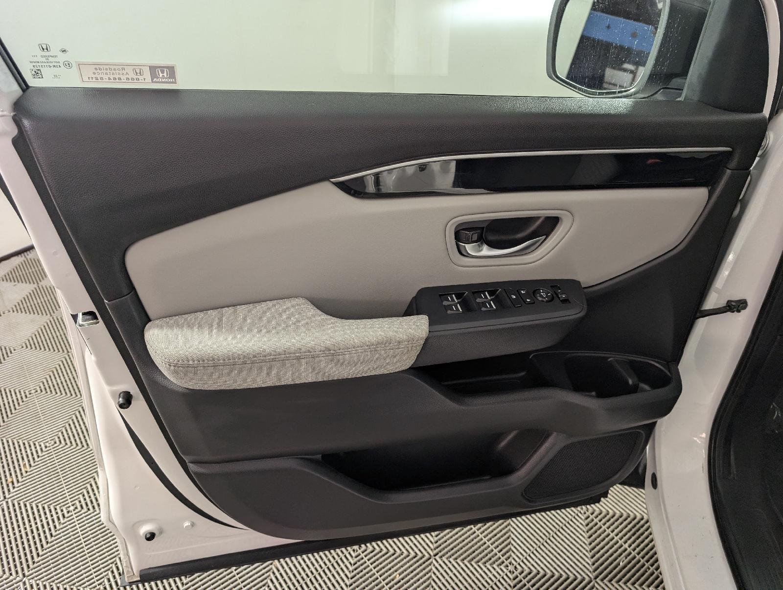 2023 Honda Pilot LX - Photo 10