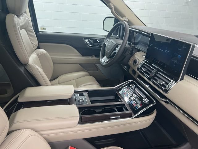 Used 2023 Silver Lincoln Reserve image 31