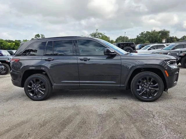 New 2026 Baltic Gray Metallic Clear-Coat Exterior Paint Jeep Limited image 35