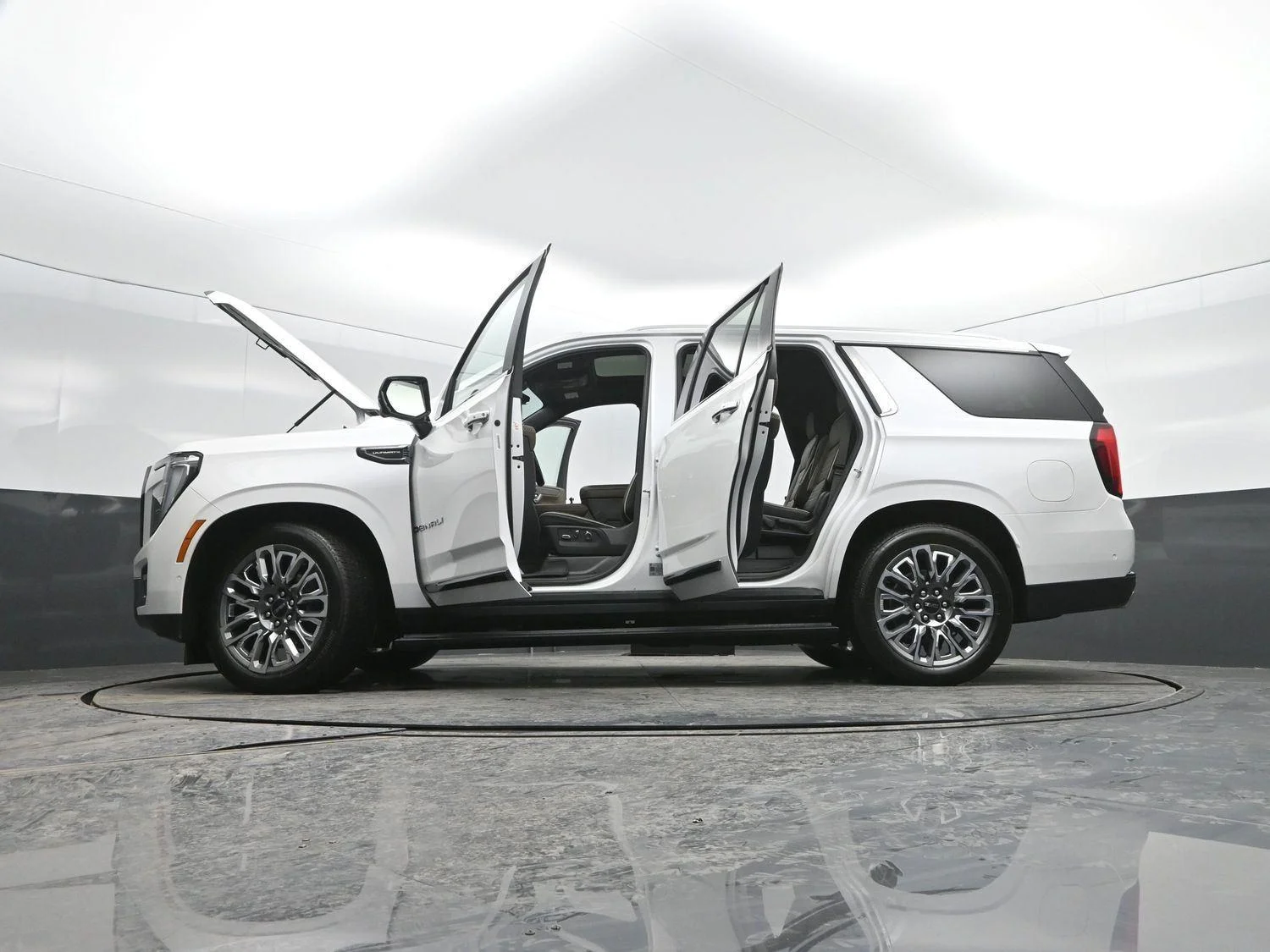 Used 2025 White Frost Tricoat GMC Denali Ultimate image 60