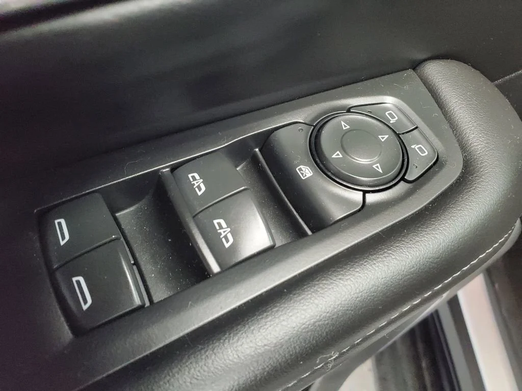 Used 2023 Summit White GMC SLE image 9