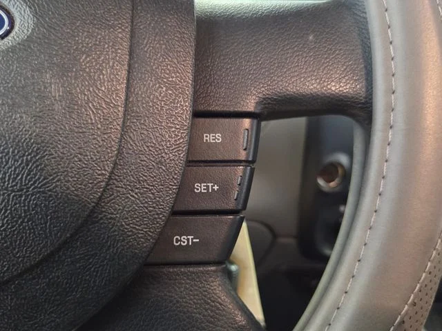 Used 2004 Red Ford Edge image 23