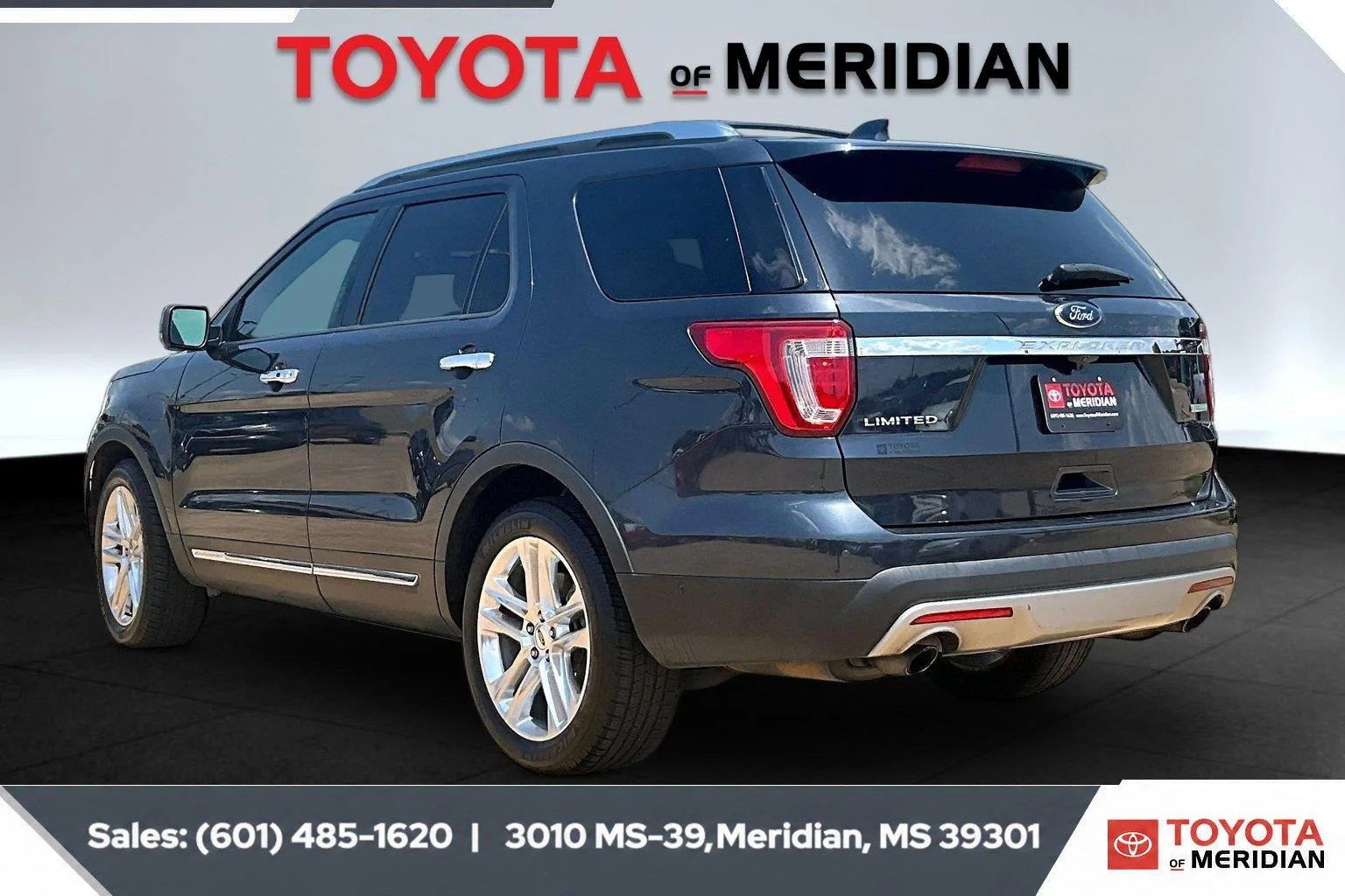 Used 2017 Smoked Quartz Metallic Tinted Clearcoat Ford Limited image 2
