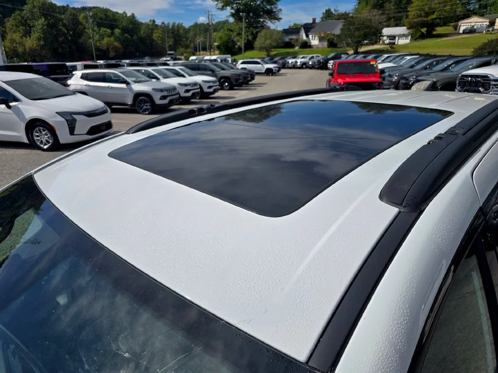 New 2027 White/off-white Chrysler Limited image 22