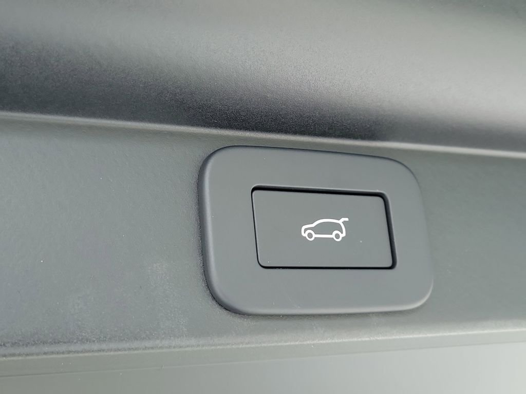 New 2026 Ostuni Pearl White Land Rover SE image 12