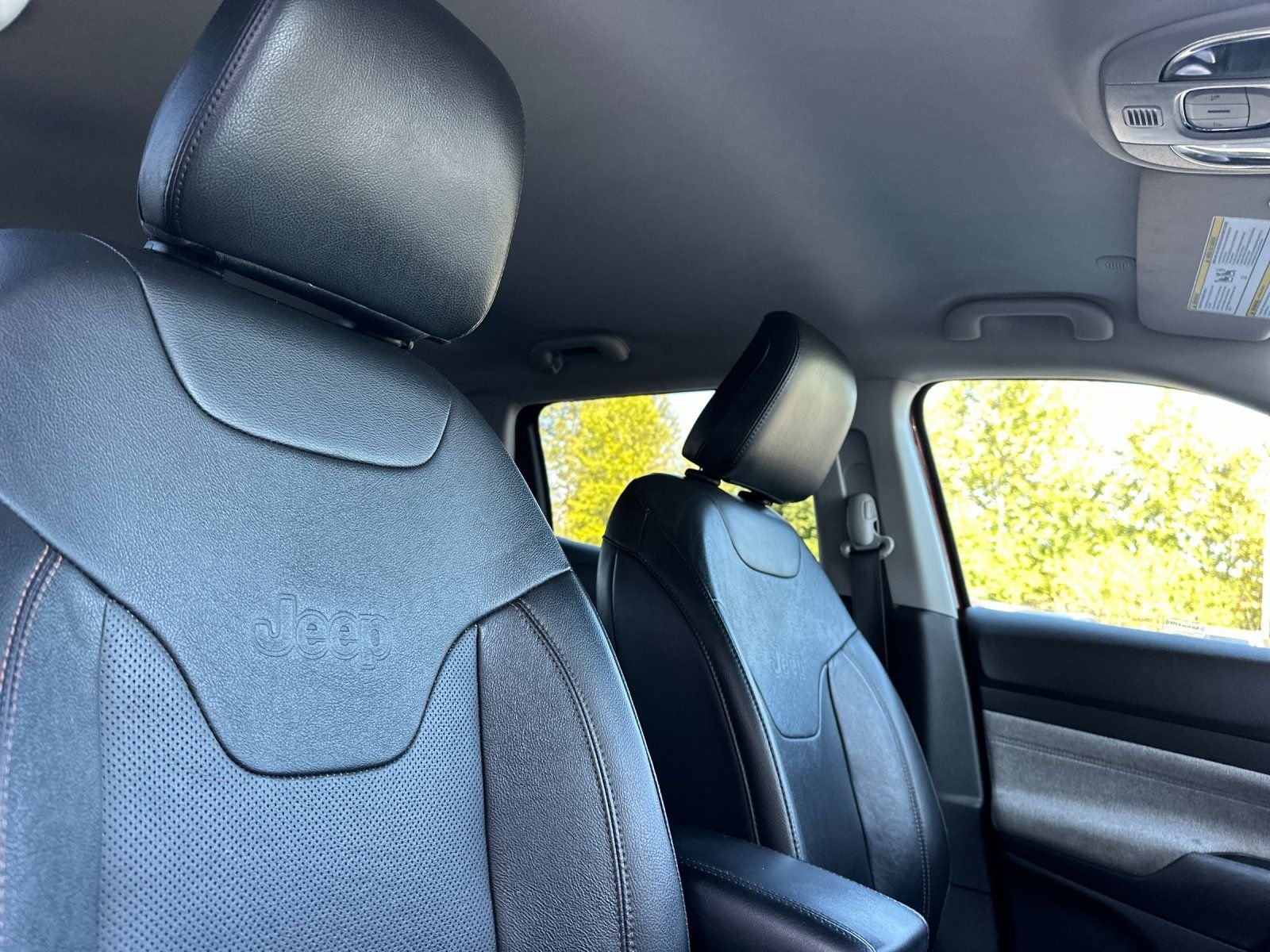 Used 2022 Red Jeep Latitude Lux image 17