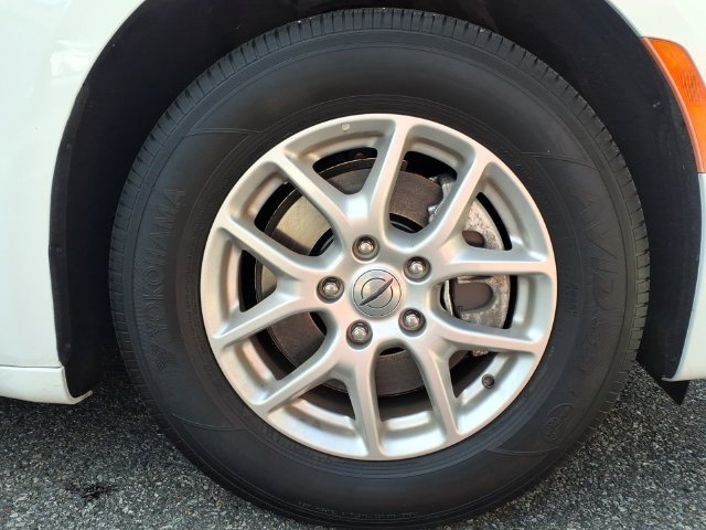 Used 2023 White Chrysler LX image 10