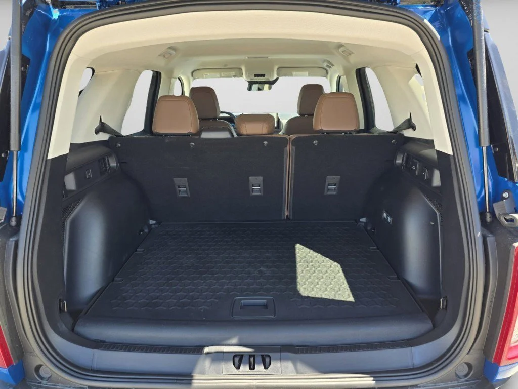 New 2026 Velocity Blue Metallic Ford Outer Banks image 31
