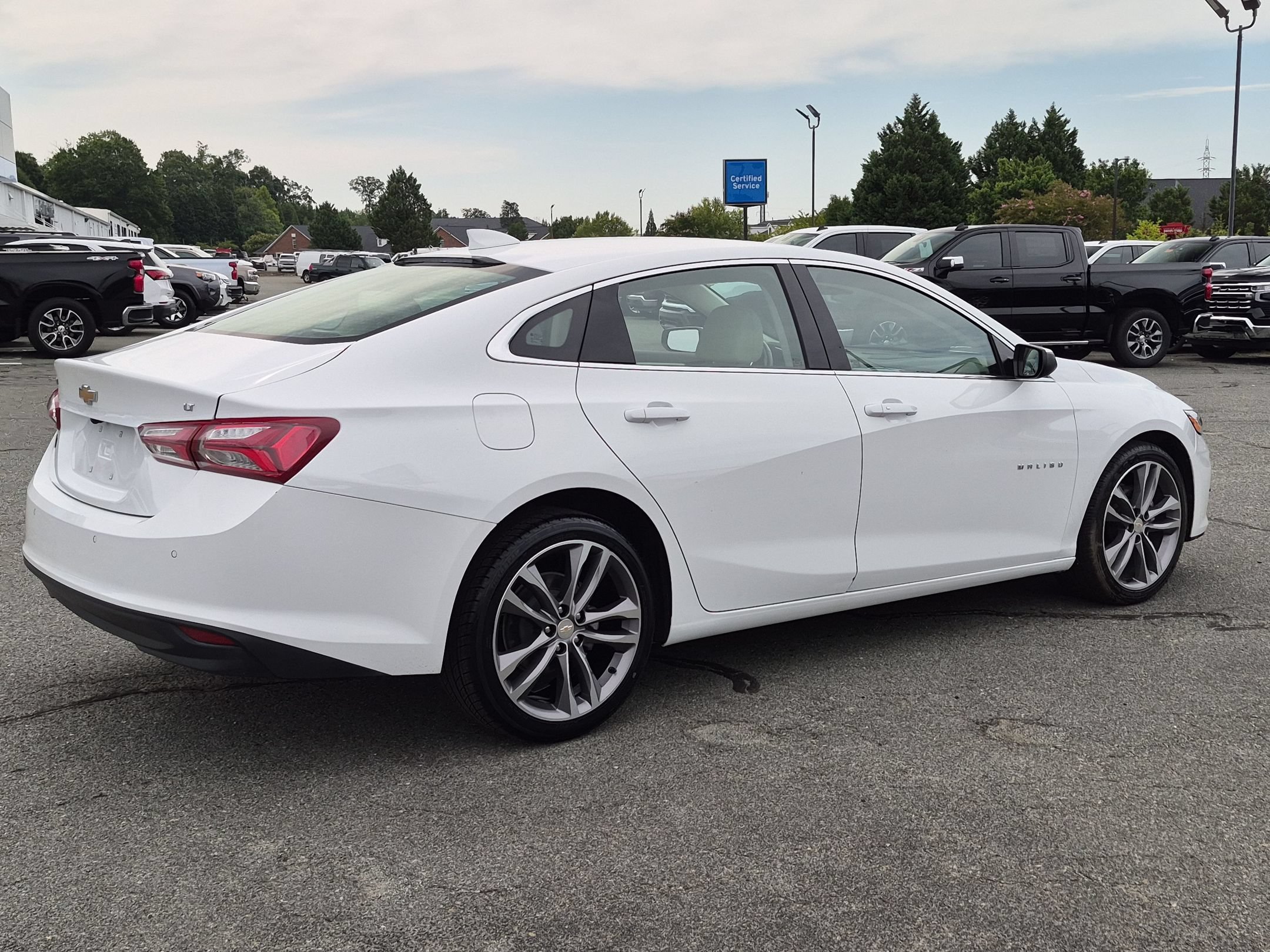 Used 2024 Summit White Chevrolet LT image 5