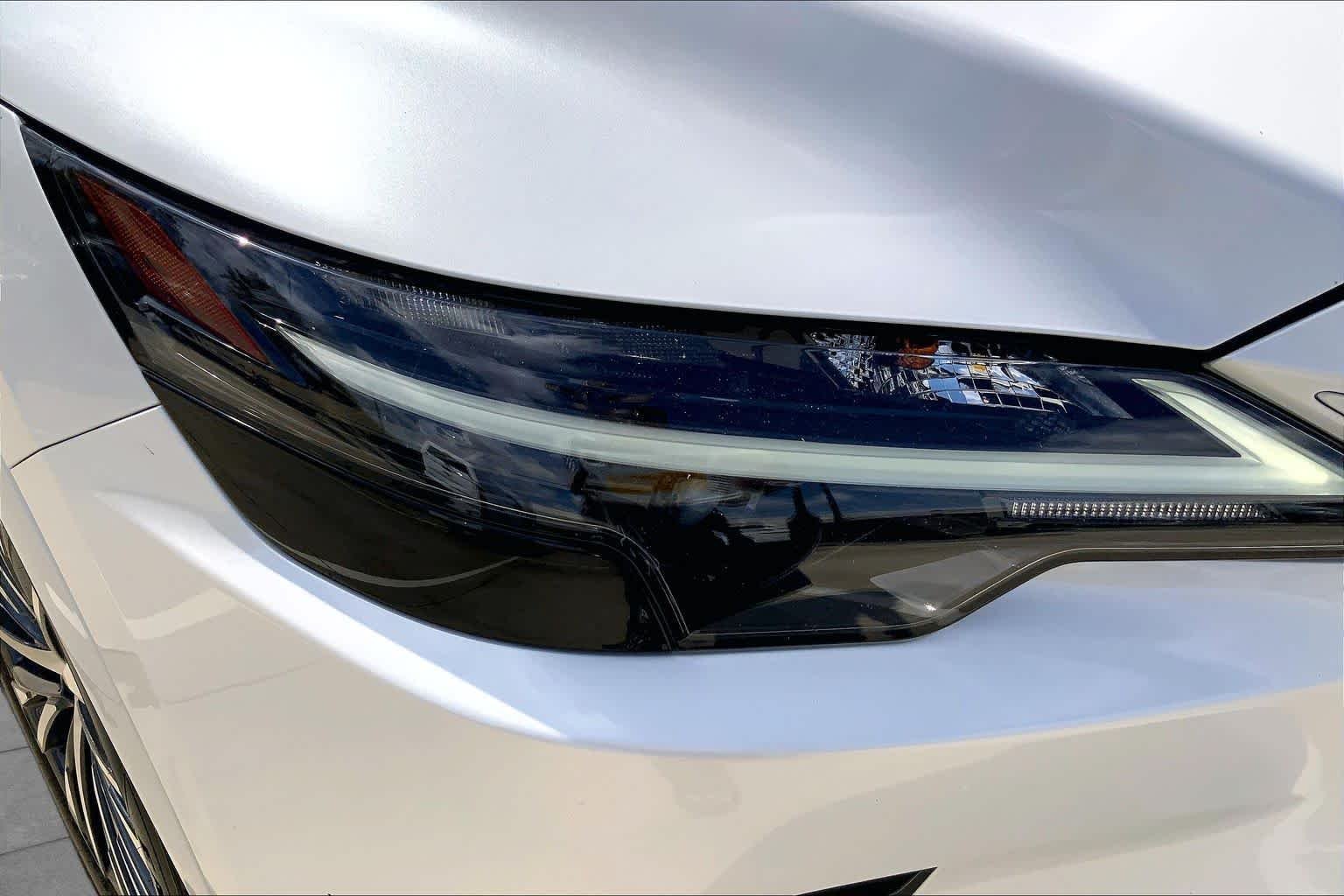Used 2023 Eminent White Pearl Lexus Premium Plus image 28