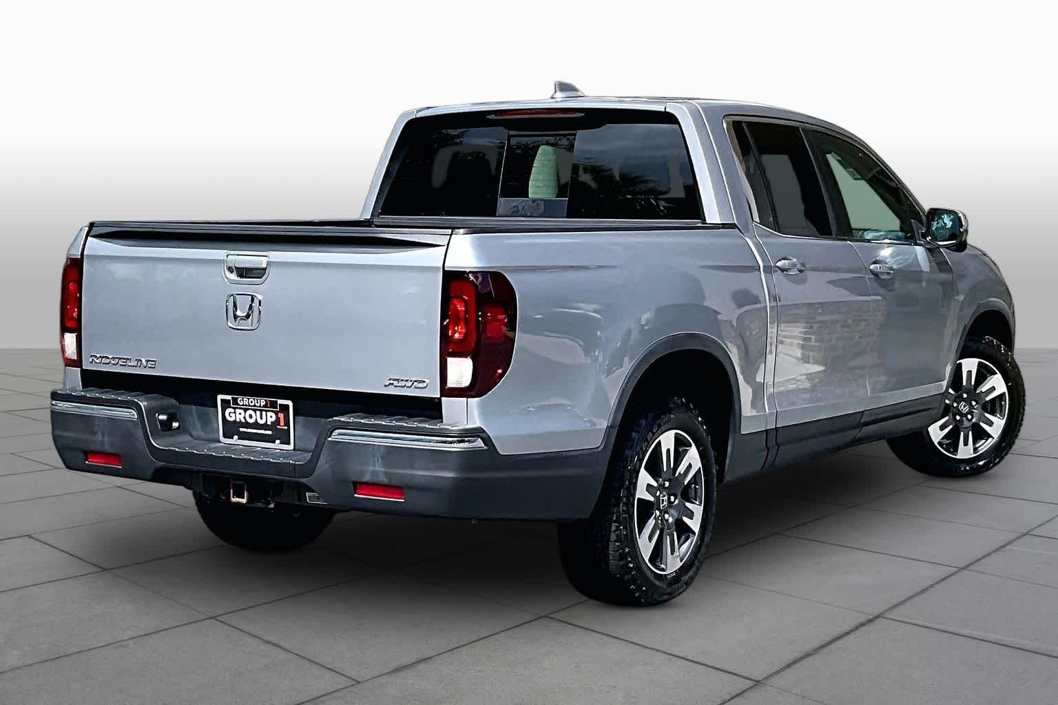 Used 2019 Lunar Silver Metallic Honda RTL-T image 13