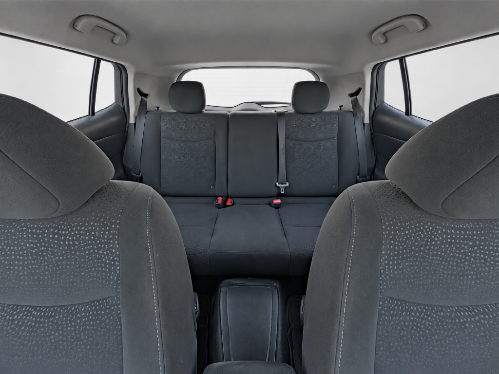 Used 2015 Gray Nissan SV image 16