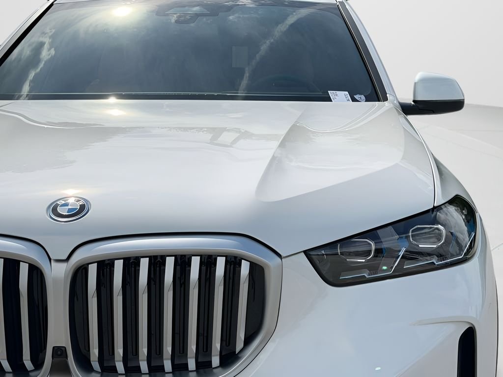 New 2026 Mineral White Metallic BMW xDrive50e image 26