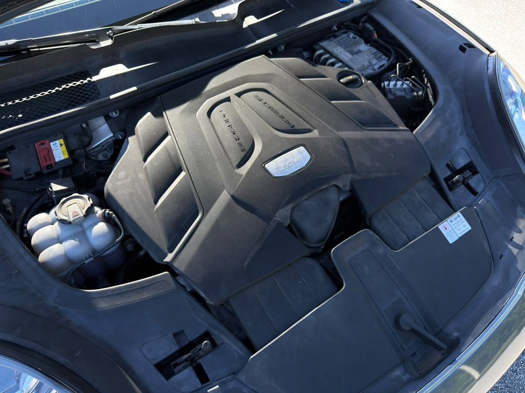 Used 2020 Blue Porsche  image 18