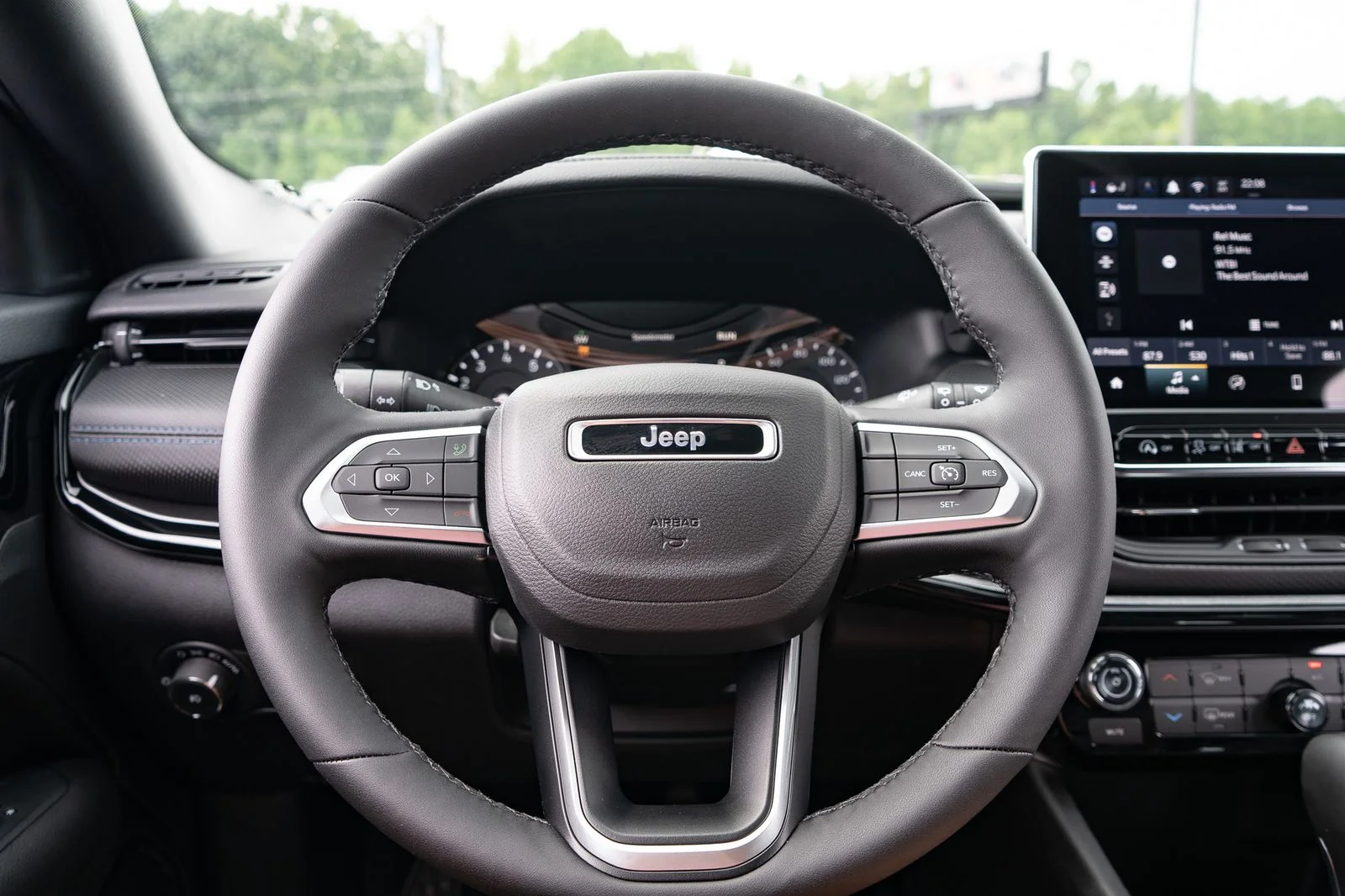New 2026 Sting-Gray Clear-Coat Exterior Paint Jeep Latitude image 28