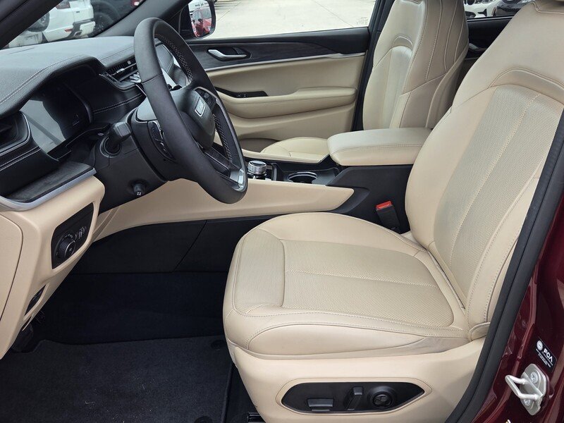 Used 2024 Velvet Red Pearlcoat JEEP LIMITED 4X4 image 10