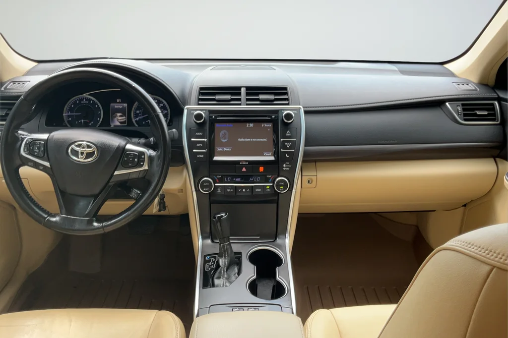 Used 2016 Gold Toyota XLE image 12