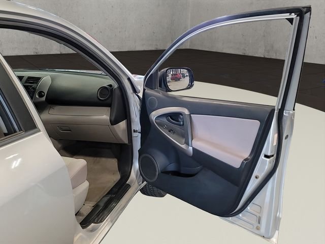 Used 2008 Classic Silver Metallic Toyota Base image 16