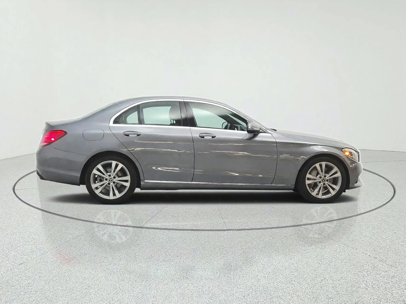 Used 2018 Selenite Grey Metallic Mercedes-Benz C 350e Sedan image 4