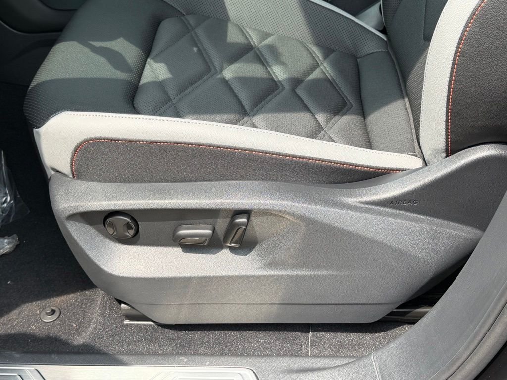 New 2026 Deep Black Pearl Volkswagen 2.0T Peak Edition image 9