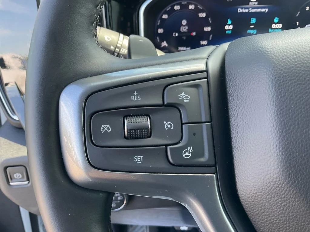 Used 2025 Summit White Chevrolet RST image 27